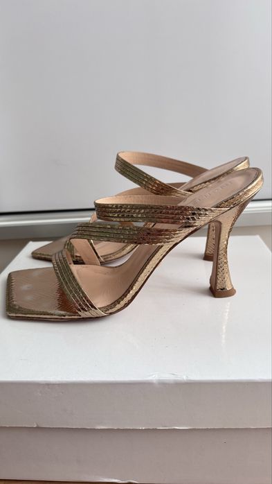 Ingiluz златисти чехли