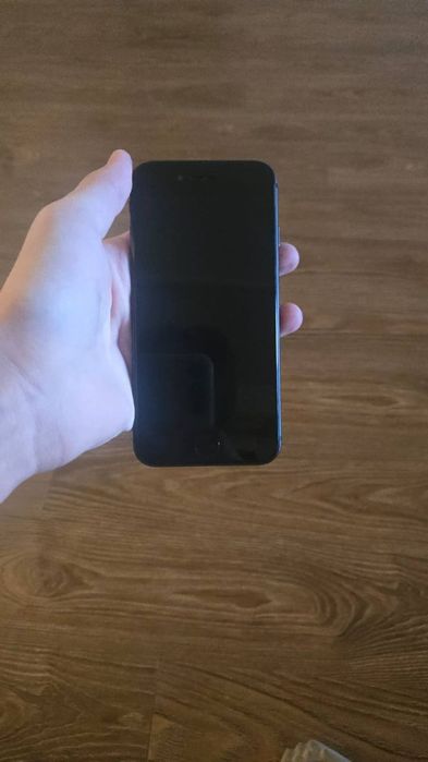 продам Iphone SE