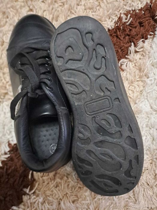 Черни спортни обувки