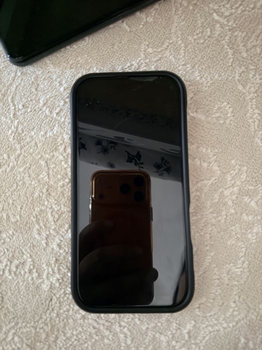 Iphone 16 pro ………………..