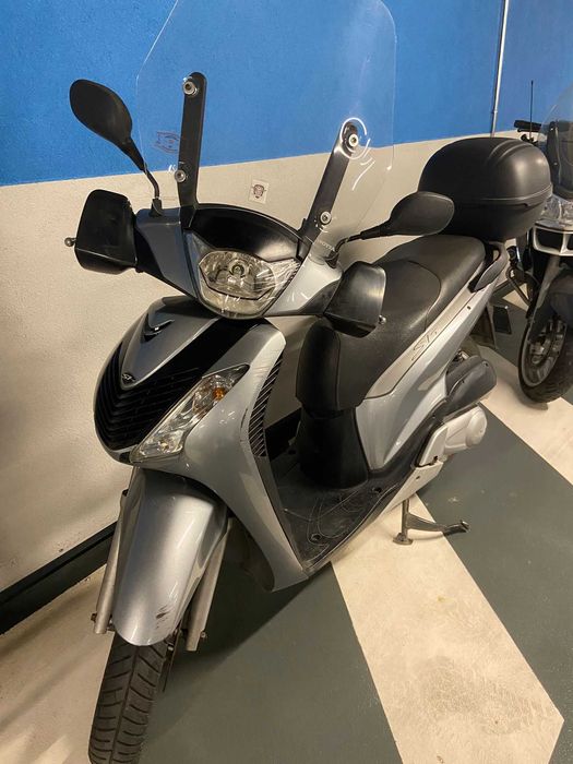 Honda SH 125i 2005 | Se conduce cu B | ITP 2028 | Alarmă | Topcase