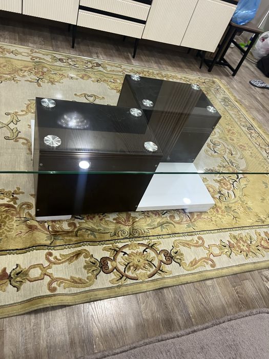 Продаётся журнальный  добротный столик