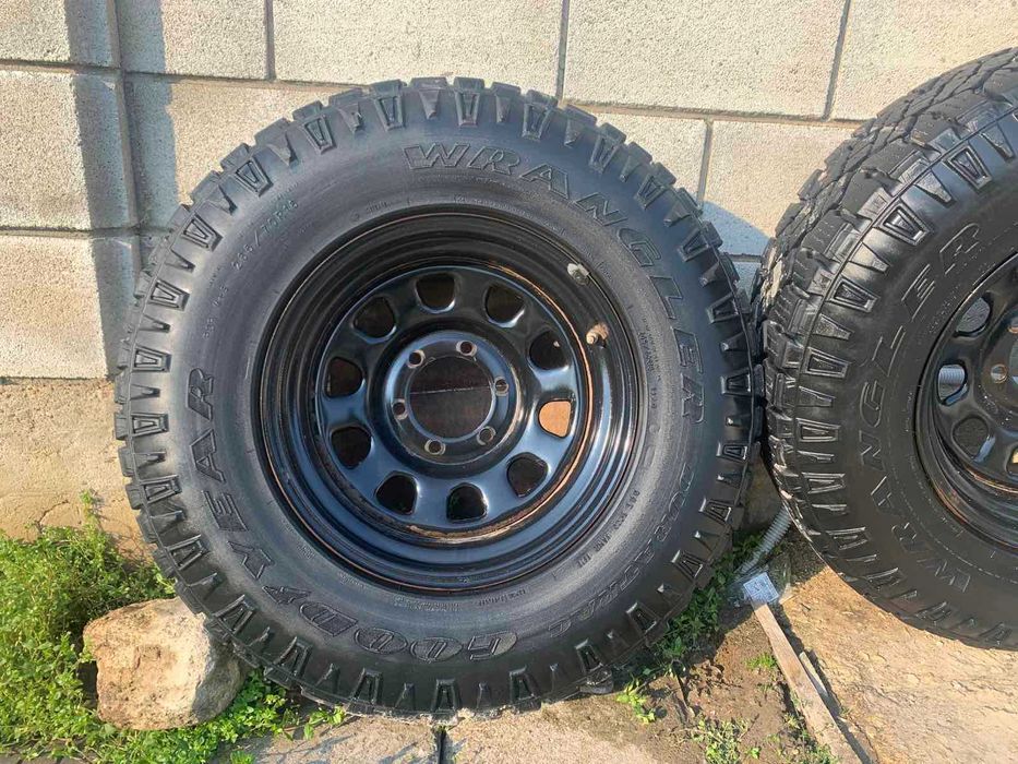 Гуми Wrangler 265/70/16 и джанти 8j 16” 6x139.7