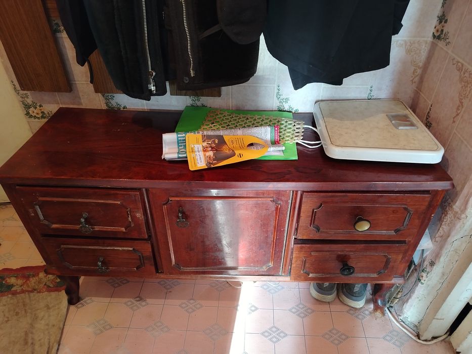 Столы, тумбочки,стенка, шкафы