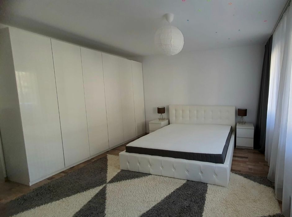 Inchiriez Apartament 2 cam spatios si cu gradina Brasov Coresi