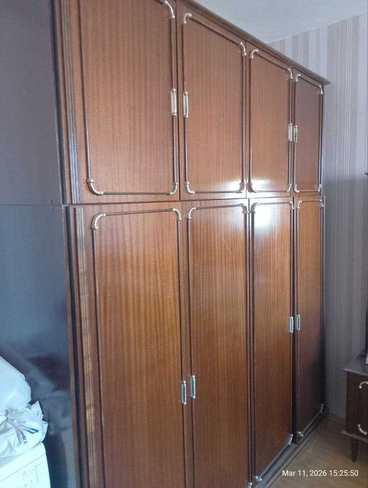 Голям четирикрилен гардероб с надстройка – много запазен