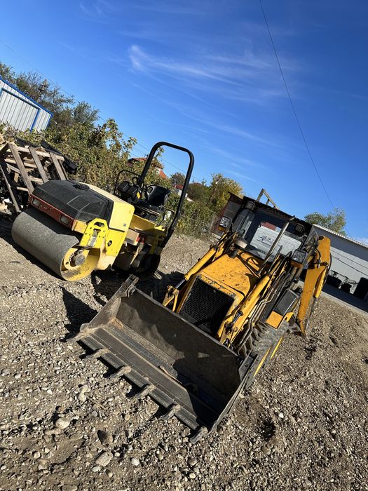 INCHIRIEZ Miniexcavator cu picon