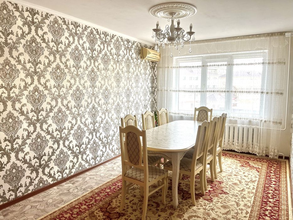Продам гостинный стол без стульев