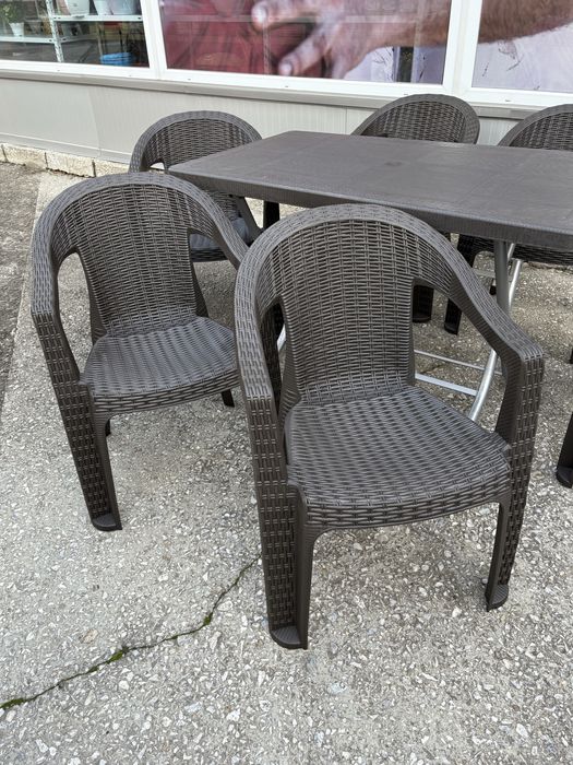 Пластмасови столове маси градински