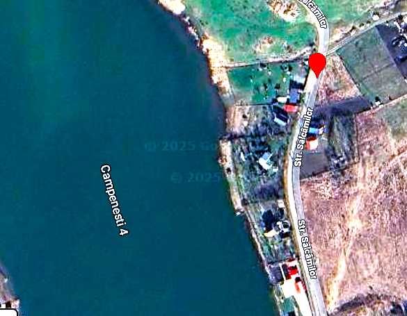 Casă la lac în Câmpenești, cu 800 mp teren