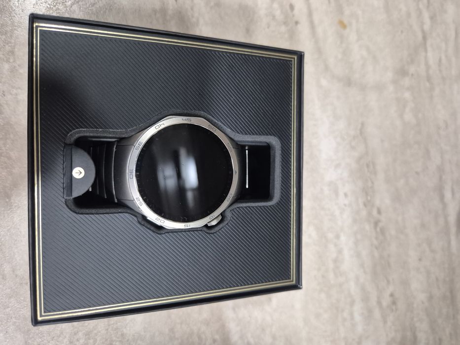 Продам часы Huawei