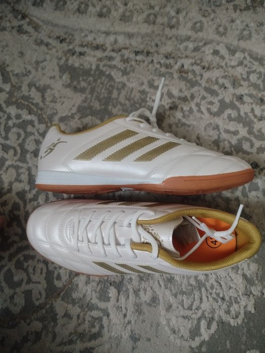 Футзальные кросовки , новые