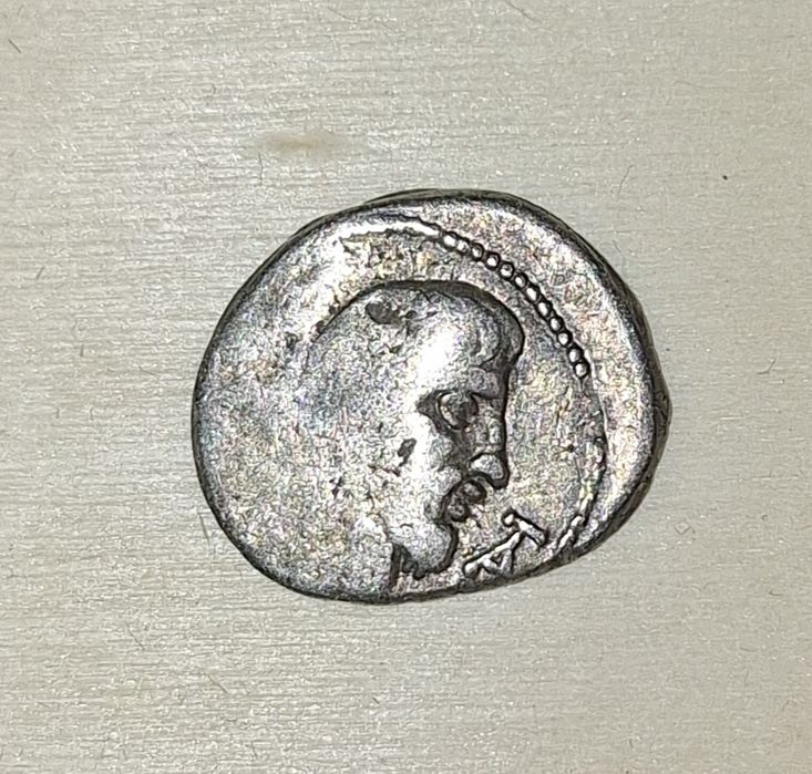 Vând denari romani antici pret per buc.