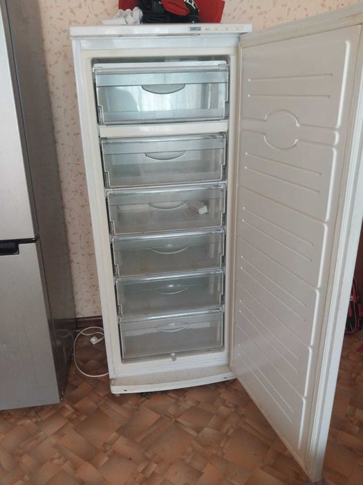 Продам морозильник