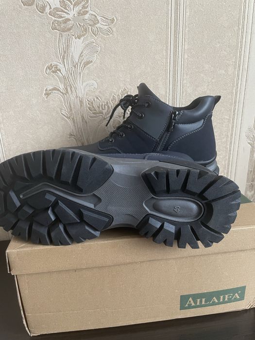 Продам зимние мужские кросовки.