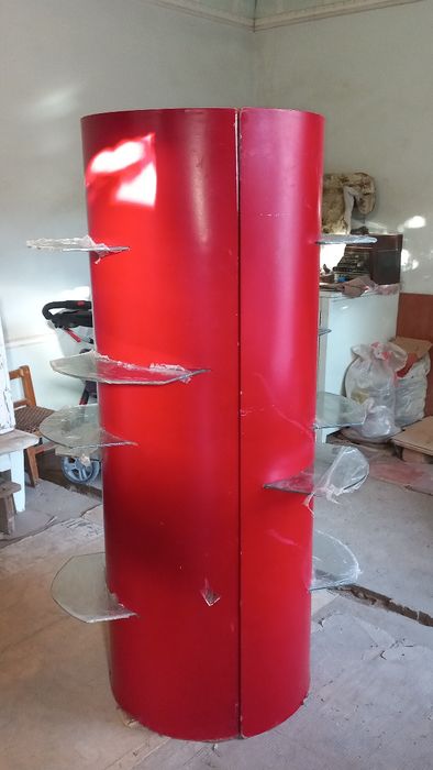 Vitrinali shkaf oynali