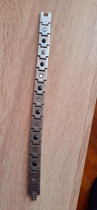 Магнитна мъжка гривна