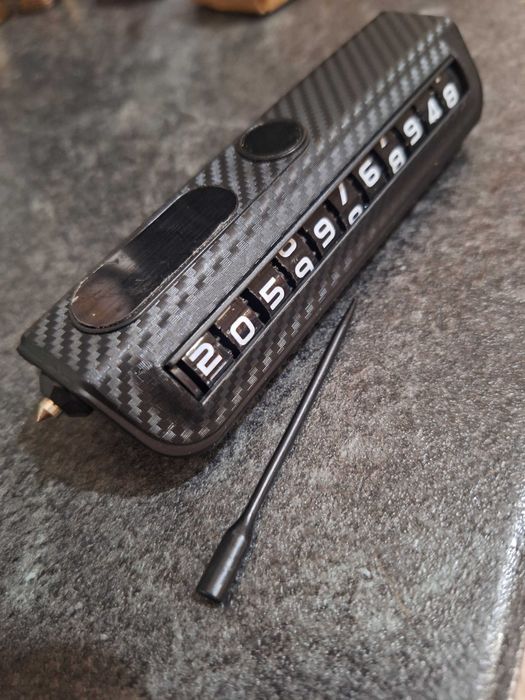 Паркинг номер за табло на кола.