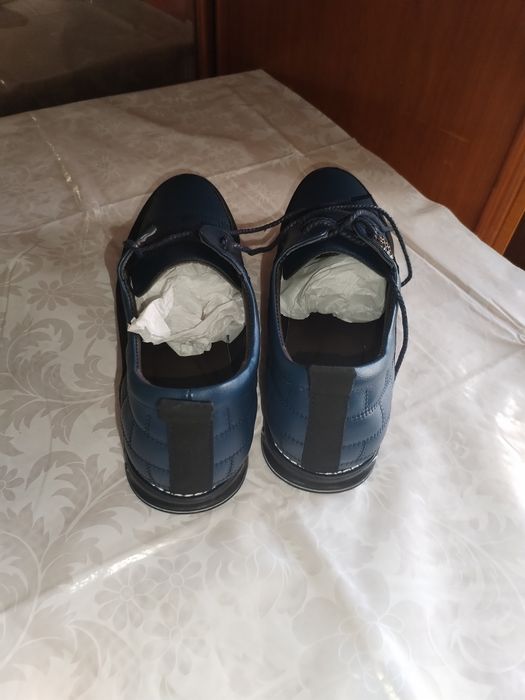 Vând pantofi de bărbați casual noi