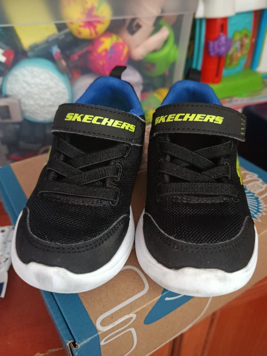 Vând câteva perechi de încălțăminte pentru băieți mărimea 24-25