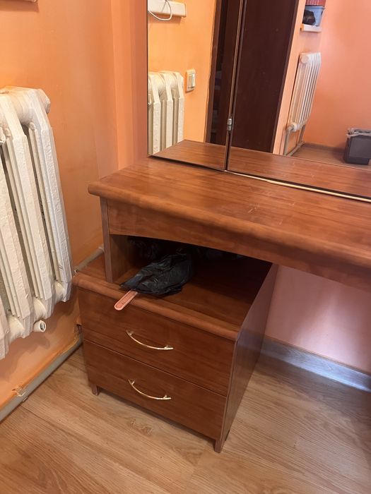 Продаем трюмо срочно