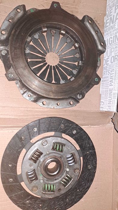 Vand placa presiune si disc ambreaj Sandero1.4 benzina si triung refle