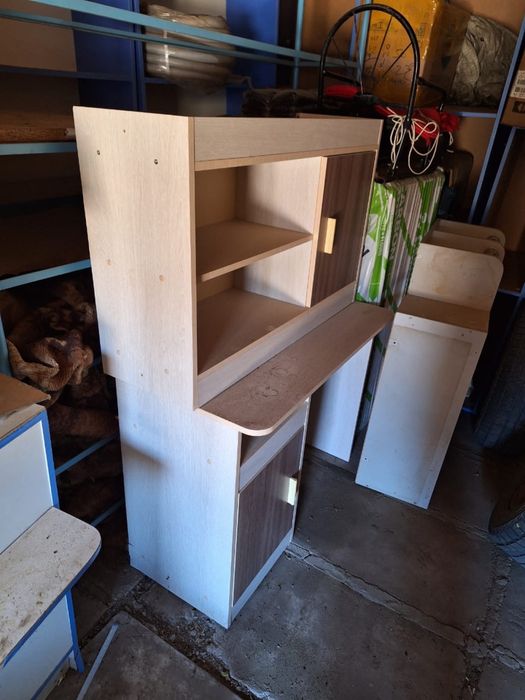 Стол письменный с полкой