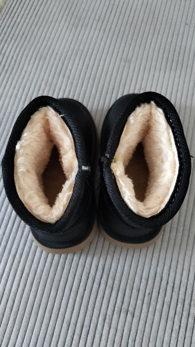 Продам детскую обувь