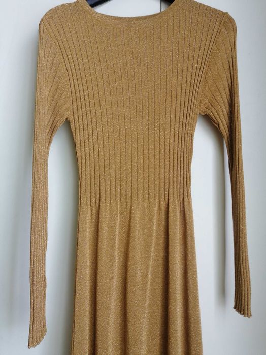 Елегантна дълга рокля с ламе