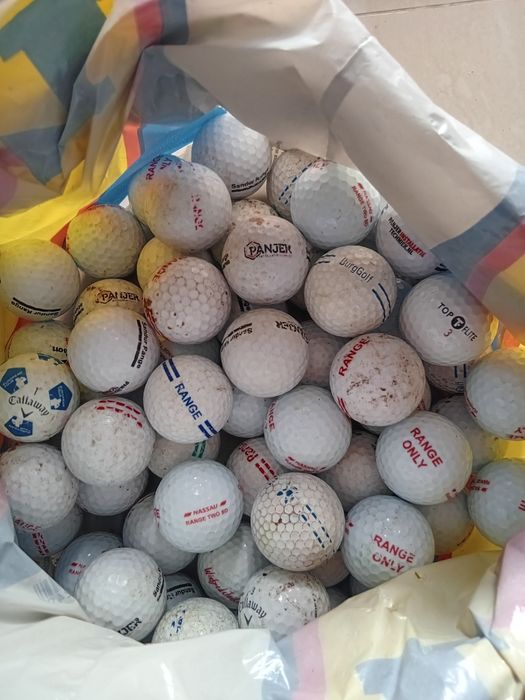 Vând mingi de golf  4 lei bucata