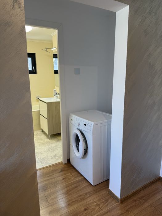 Inchiriez apartament 3 camere Onesti str Libertatii blocuri noi