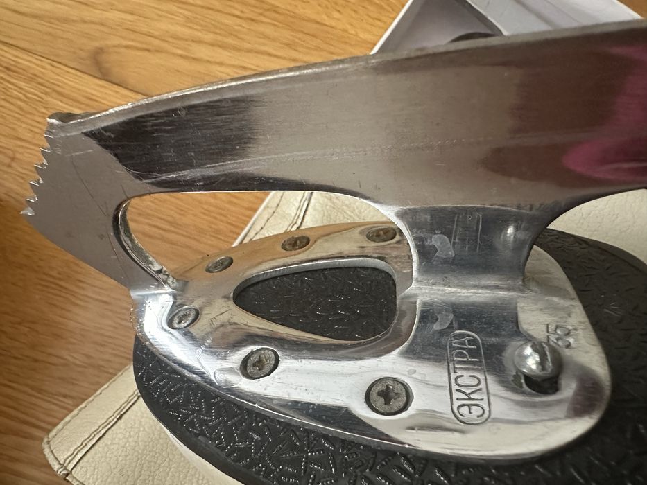 Продам коньки botas