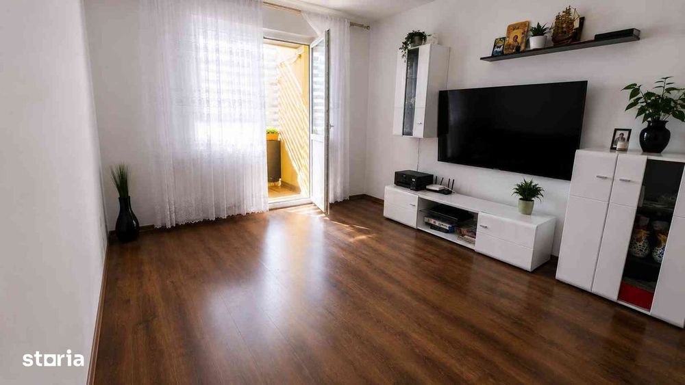 Apartament 3 camere, balcon, etaj 4, Făgăraș