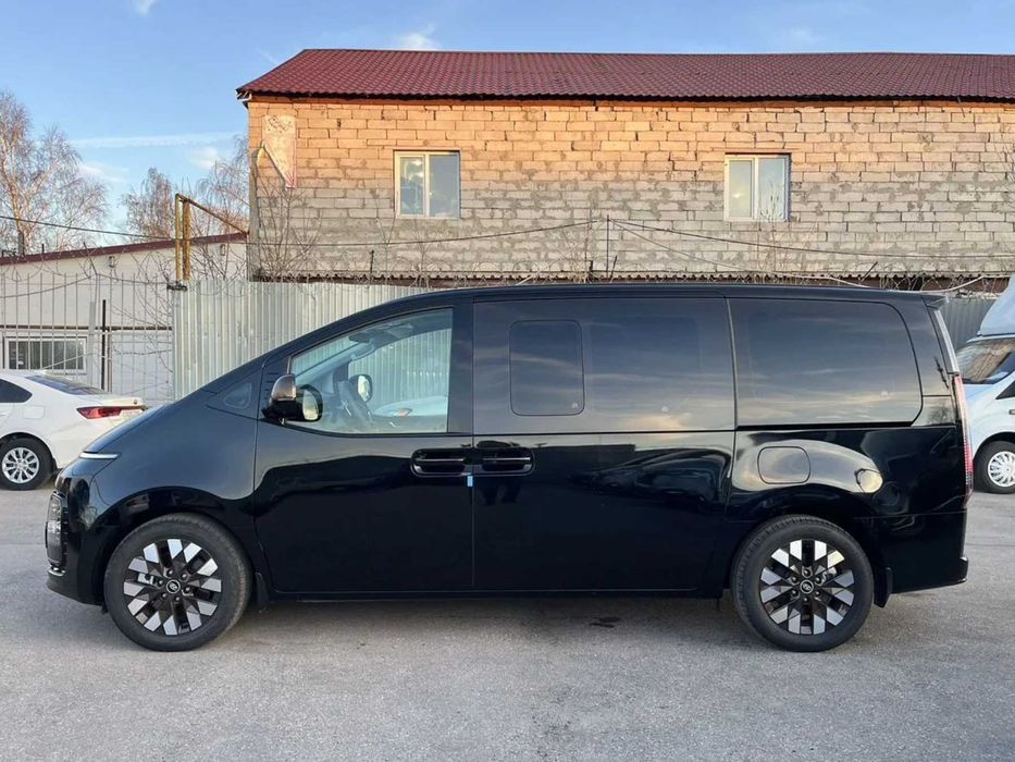 Hyundai Staria: Ваше путешествие по Узбекистану Качество Безопасность