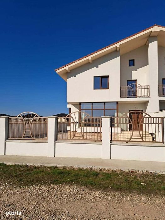 Casa de vanzare 4 camere , zona Odoreu, P+E ,158.000 euro neg.
