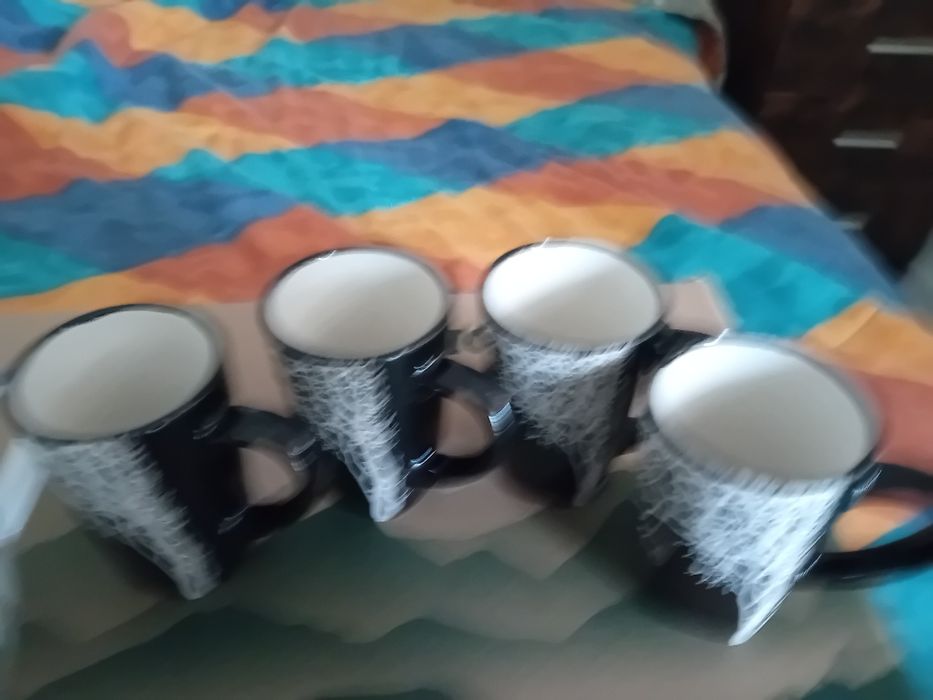 £} set 5 căni de cafea noi, 4 mici si una mare de la carturesti