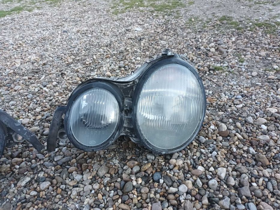 ляв и десен фар за мерцедес Е класа в210 MERCEDES E class w210