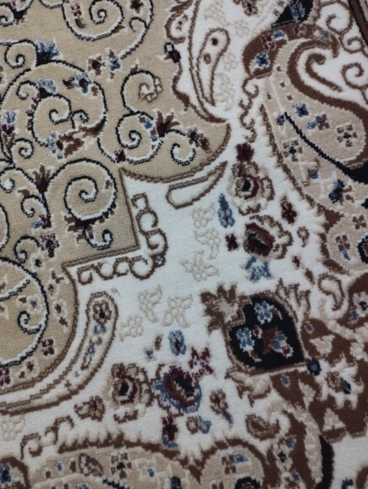 Ковер  новый 2/3