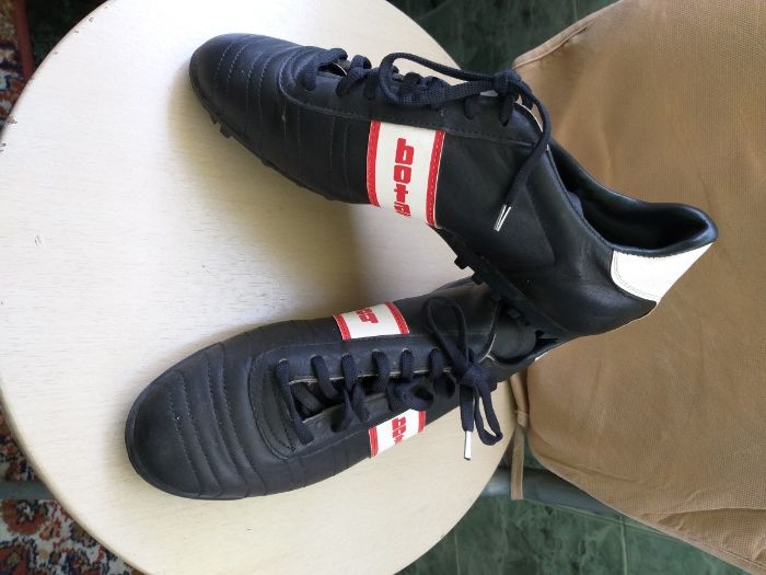 Футболни бутонки