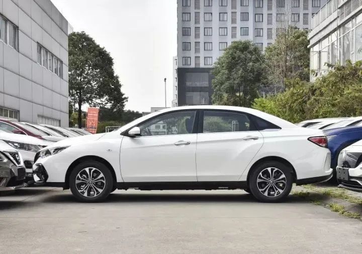 В наличии Nissan Venucia-D60EV