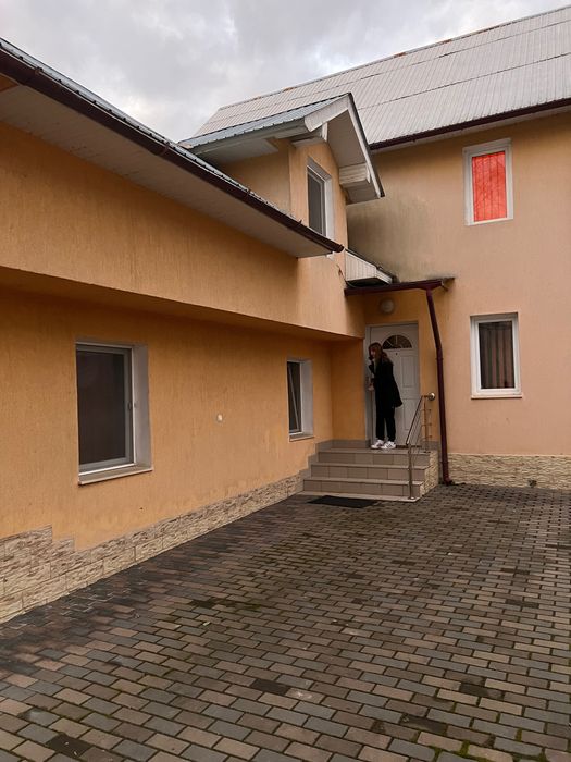 Casă din cărămidă cu garaj | 500 mp teren | zonă centrală și liniștită