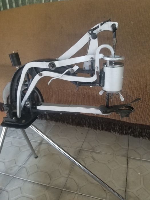 Швейная машина .