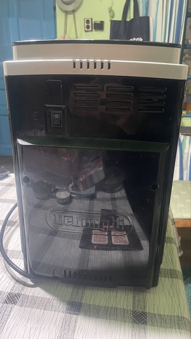 Каферобот Delonghi magnifica 23210w