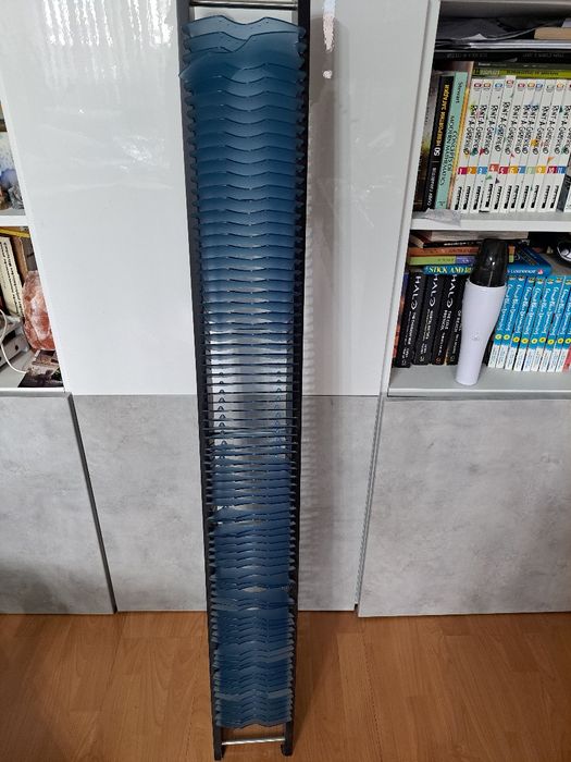 Продaам стойки за DVD  и  CD