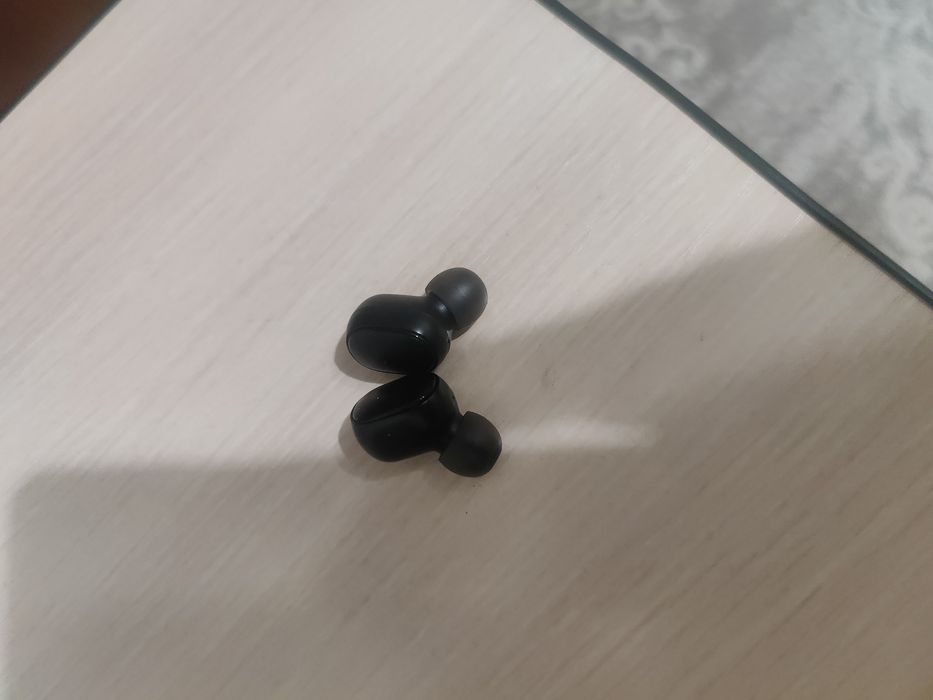 Продам наушники Xiaomi Earbuds basic 2