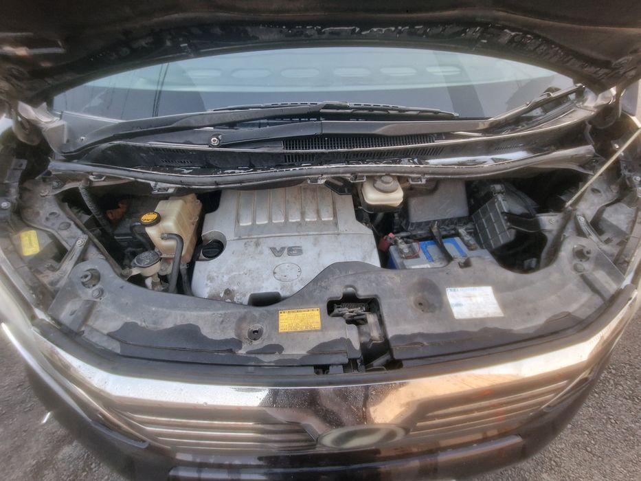 Toyoto vellfire.