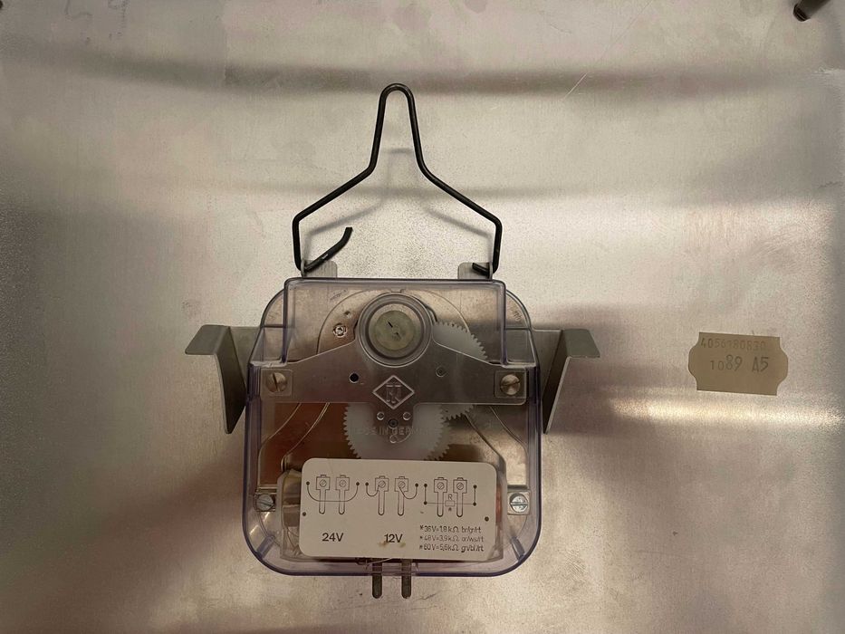 PRAGOTRON ceas industrial gara aeroport stil industiral deco