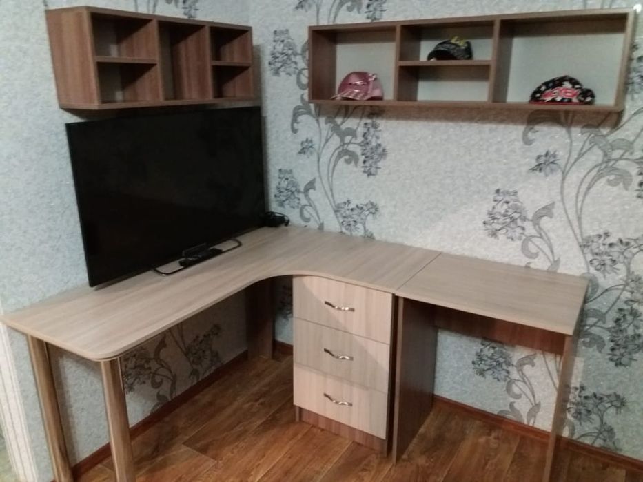 Угловой рабочий стол