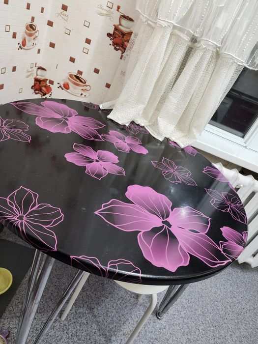 Продам кухонный стол