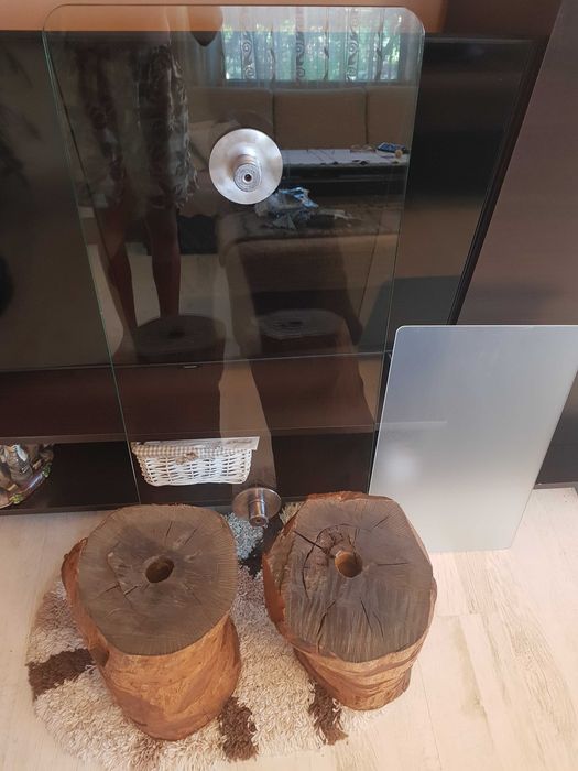 Арт маса от масивен дъб и стъкло